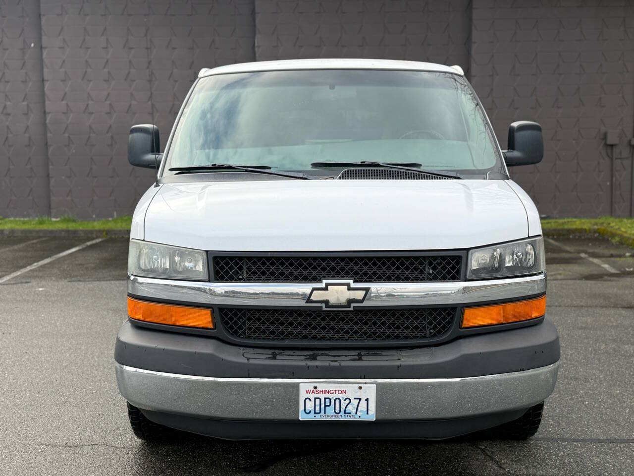 Used 2005 Chevrolet Express 3500 Extended RWD image 2