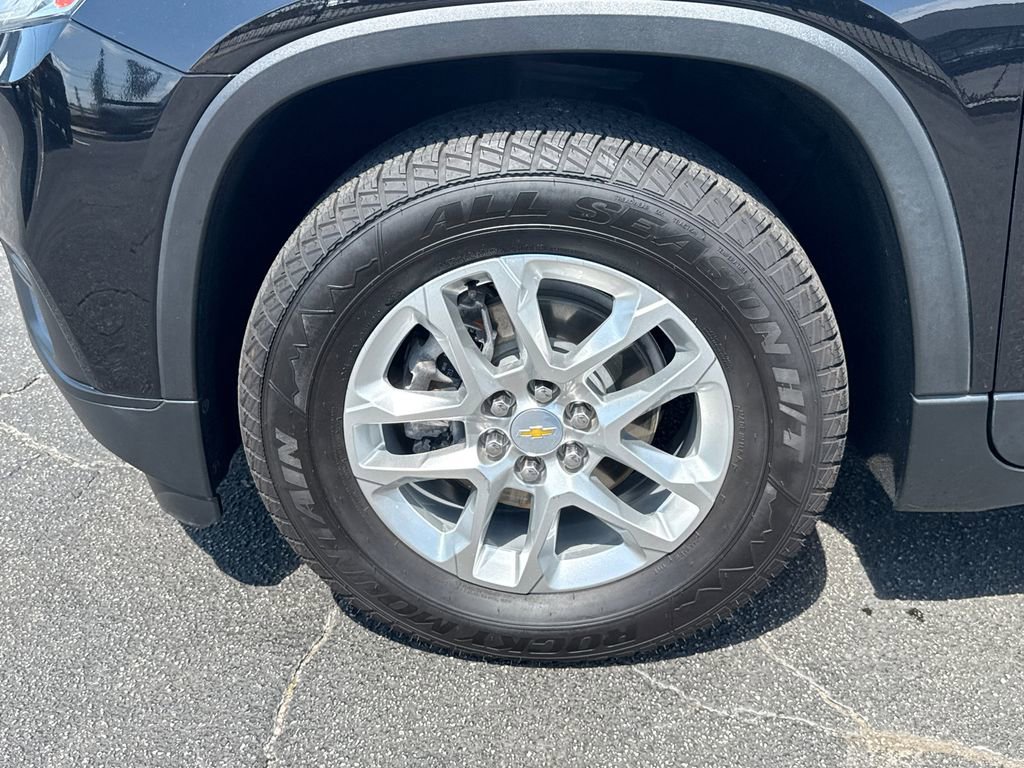 Used 2021 Chevrolet Traverse LS FWD image 12