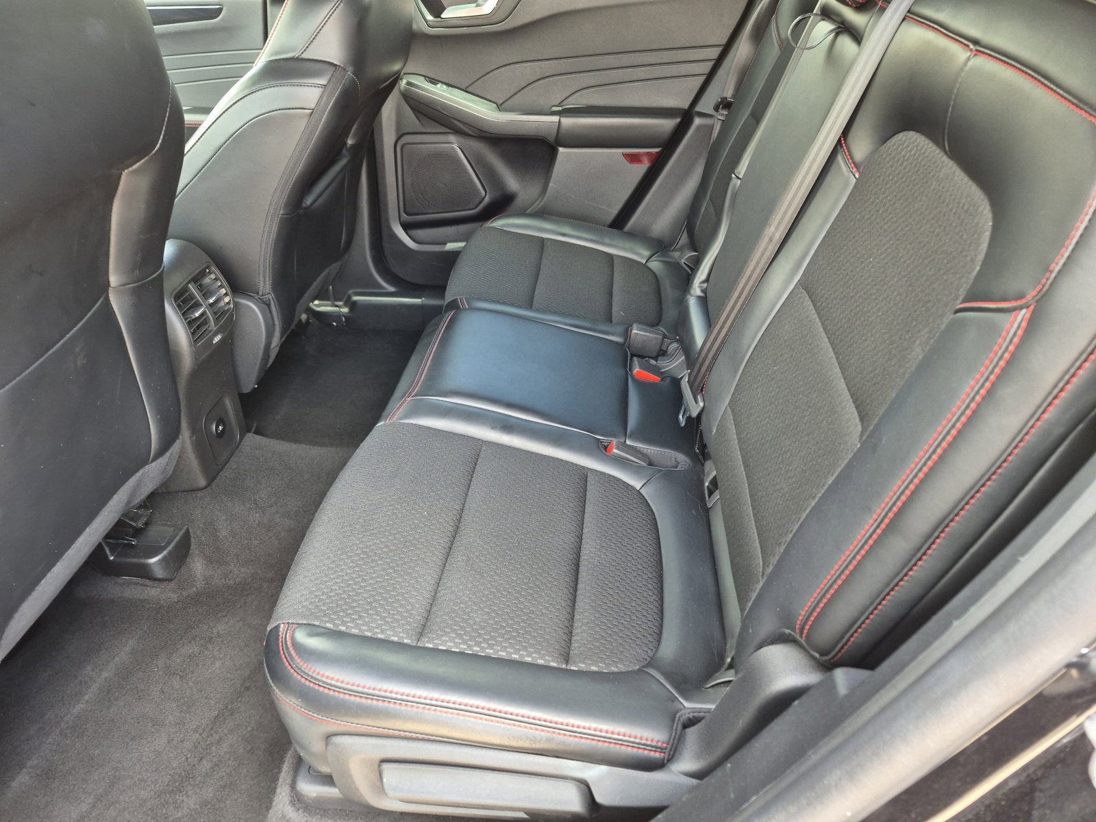 Used 2025 Ford Escape ST-Line image 17