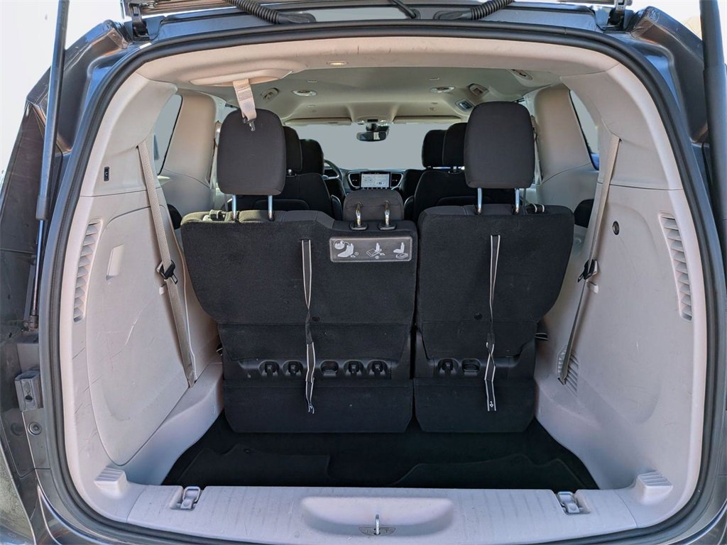 Used 2021 Chrysler Pacifica Touring image 50