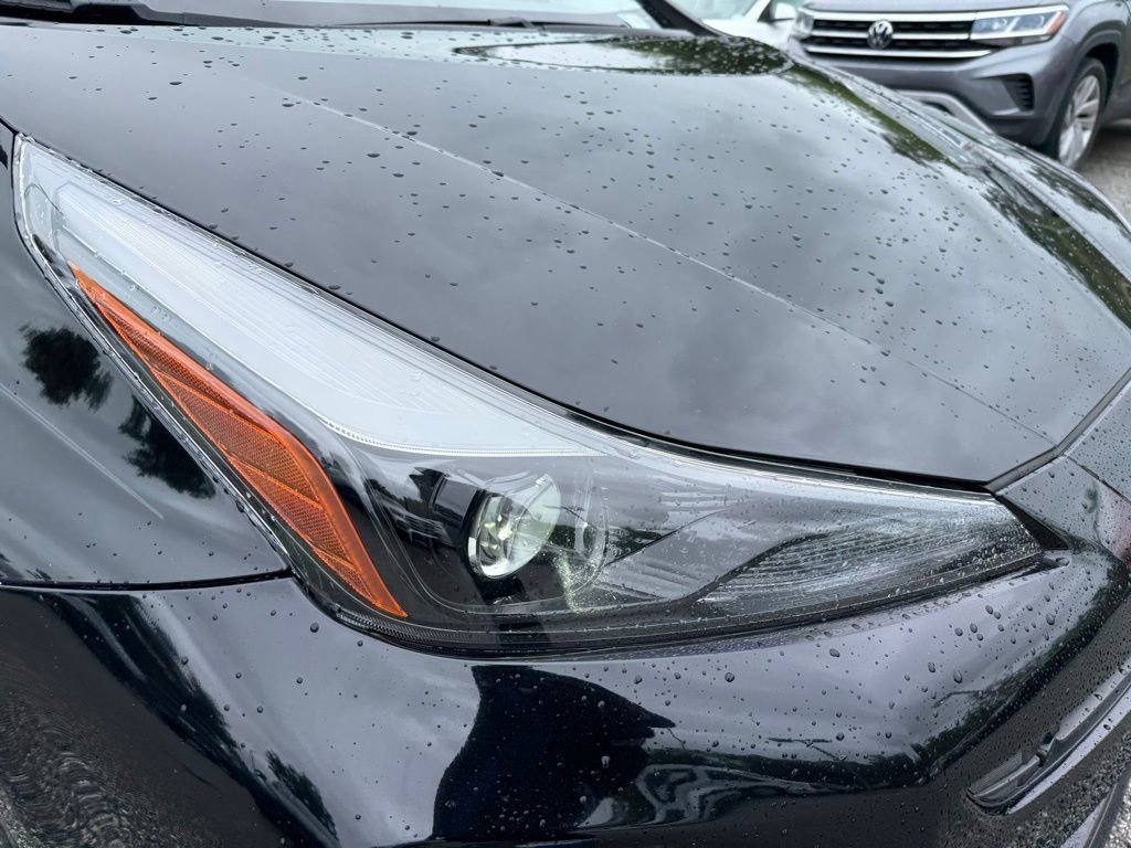 Used 2022 Toyota Prius FWD image 4