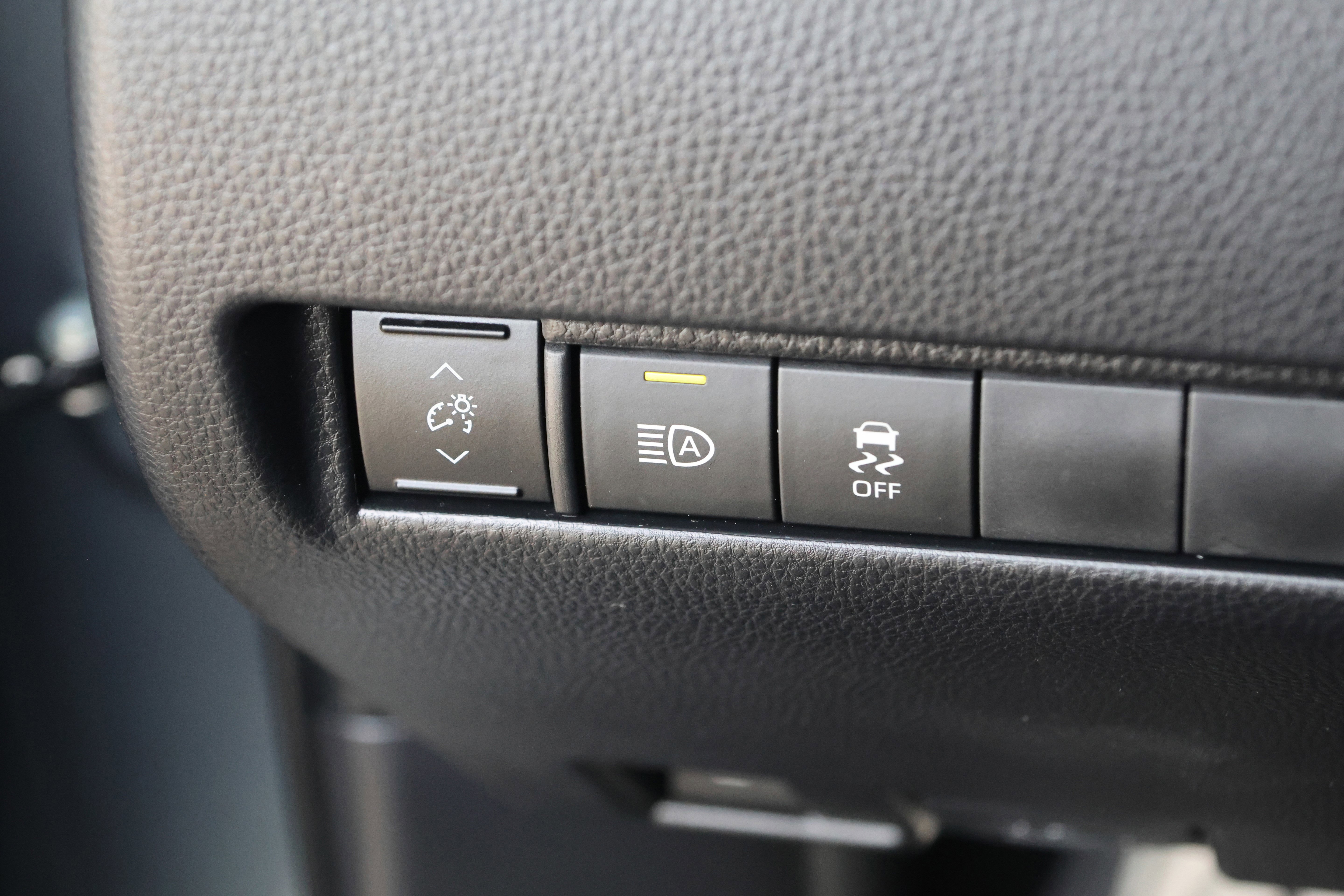 Used 2022 Toyota Venza LE image 14