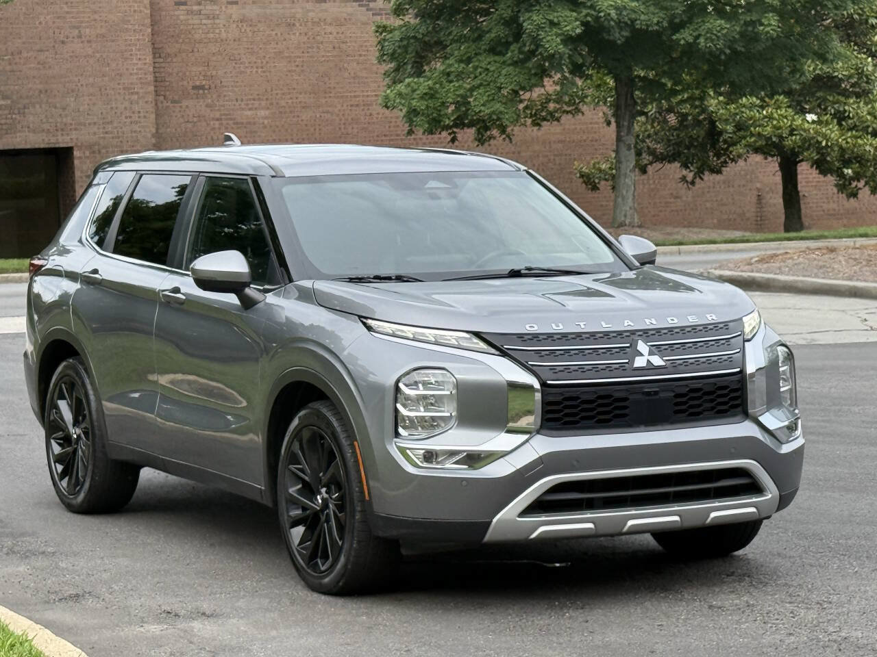 Used 2022 Mitsubishi Outlander SE FWD image 2