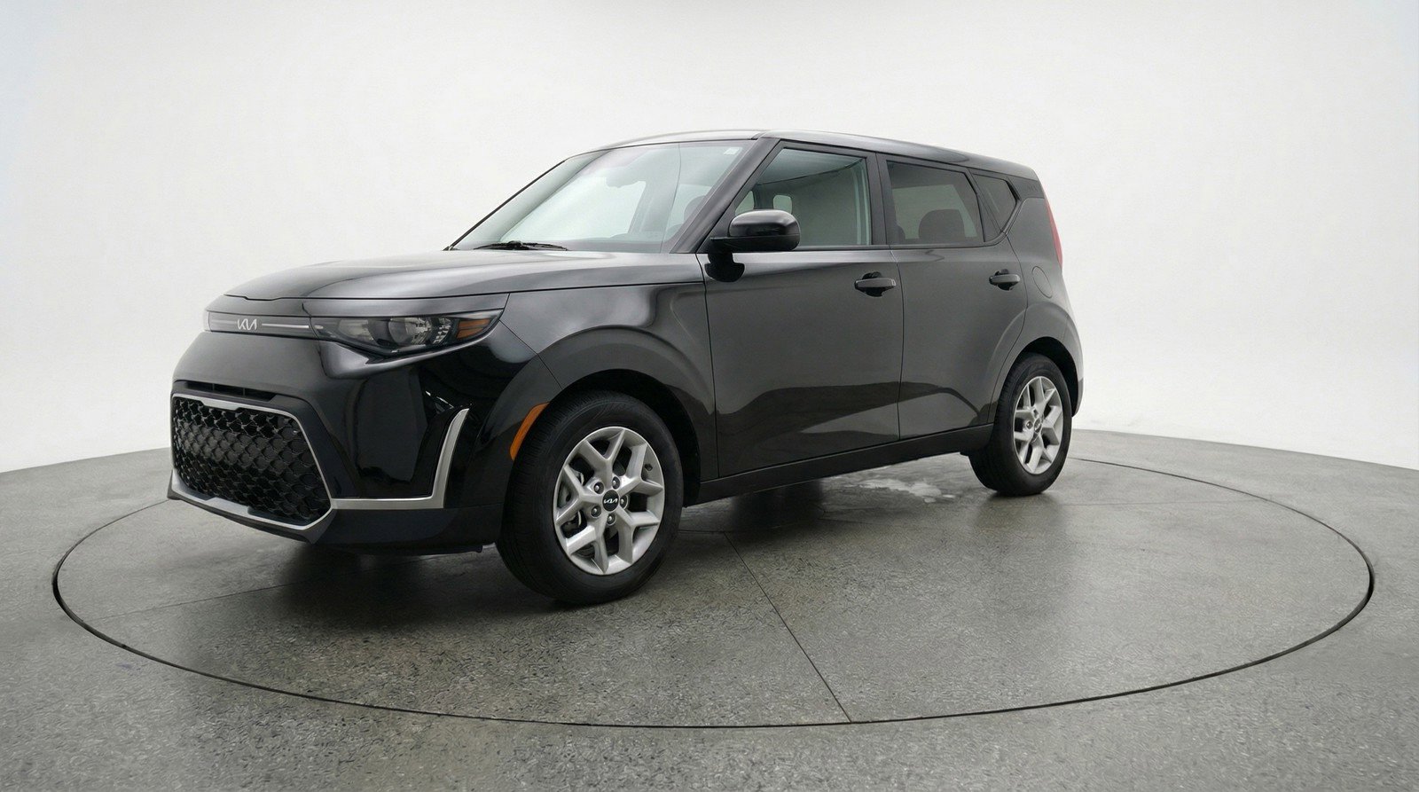 Used 2025 Kia Soul LX w/ LX Technology Package FWD image 3