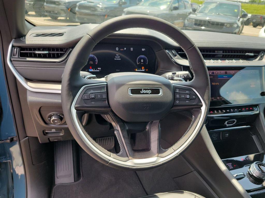 New 2026 Jeep Grand Cherokee Limited w/ Limited Altitude Package AWD/4WD image 16