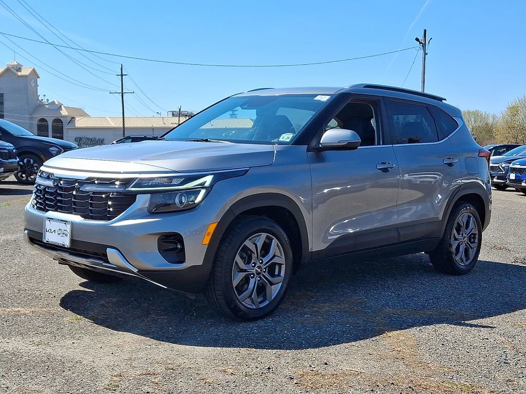 Used 2024 Kia Seltos S AWD/4WD image 3