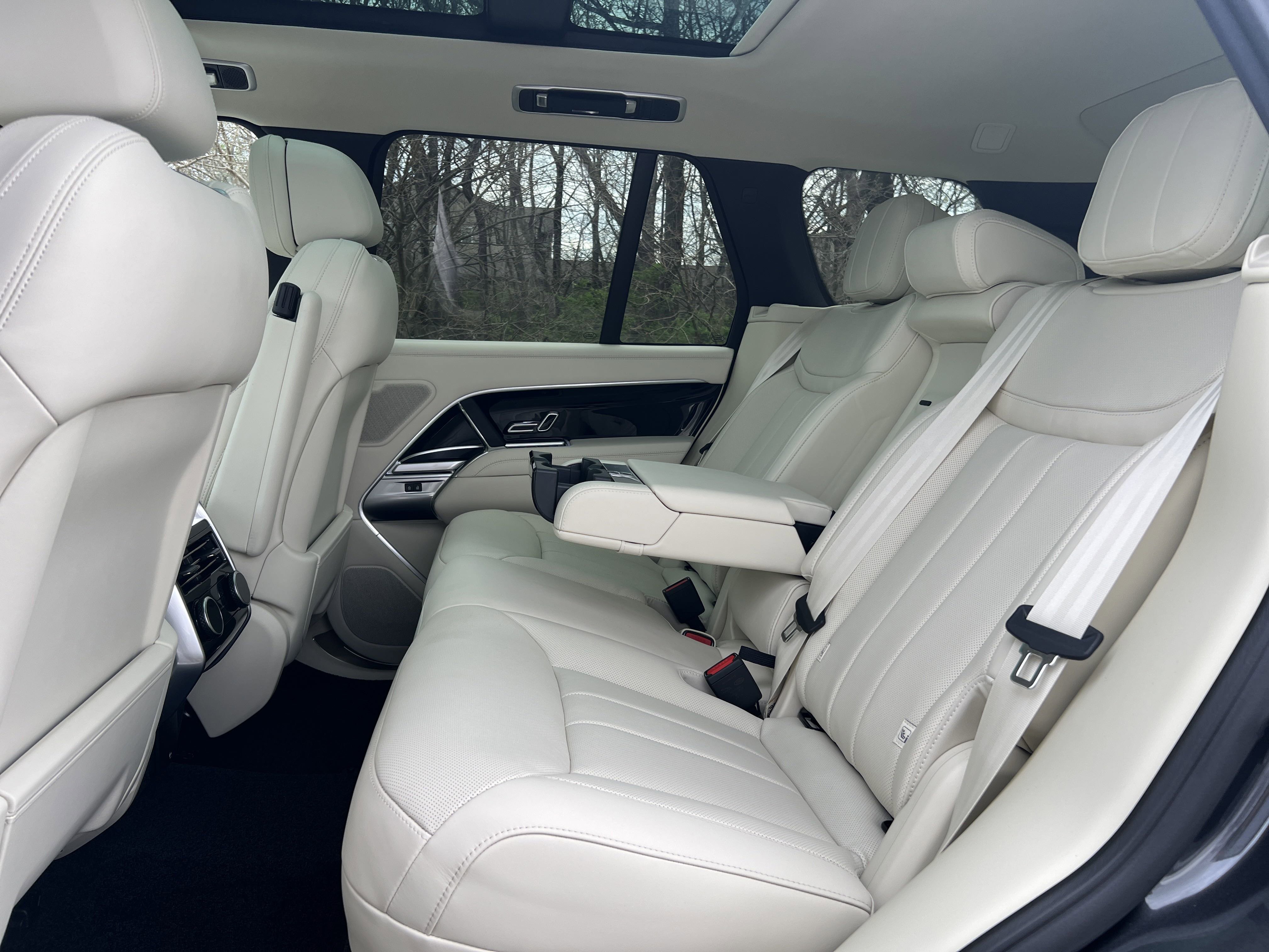 New 2025 Land Rover Range Rover SE image 26