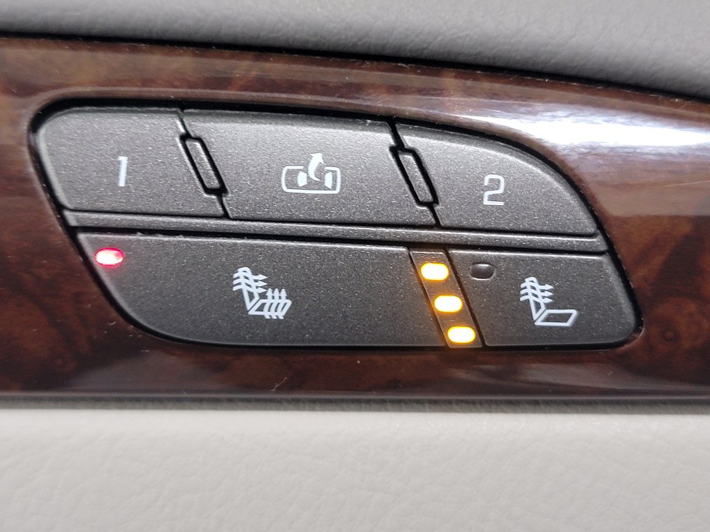Used 2011 Buick Lucerne CXL FWD image 27