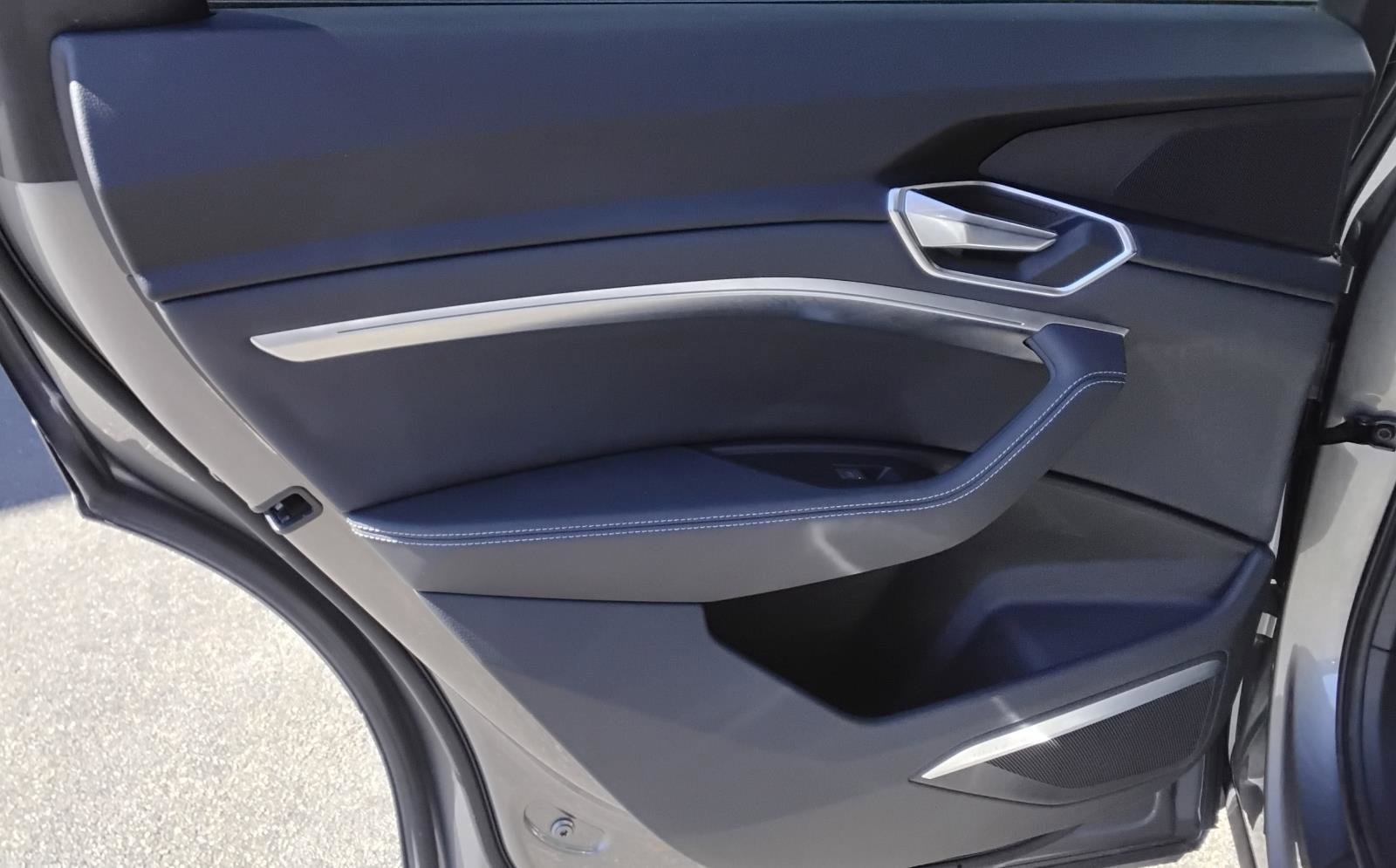 Used 2023 Audi e-tron Premium Plus w/ Premium Plus Package image 15