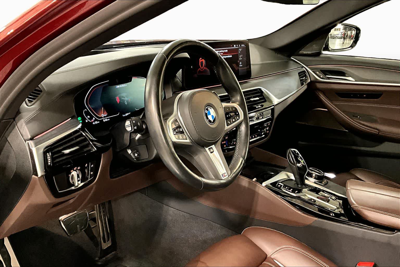 Used 2022 BMW M550i xDrive w/ Dynamic Handling Package AWD/4WD image 17