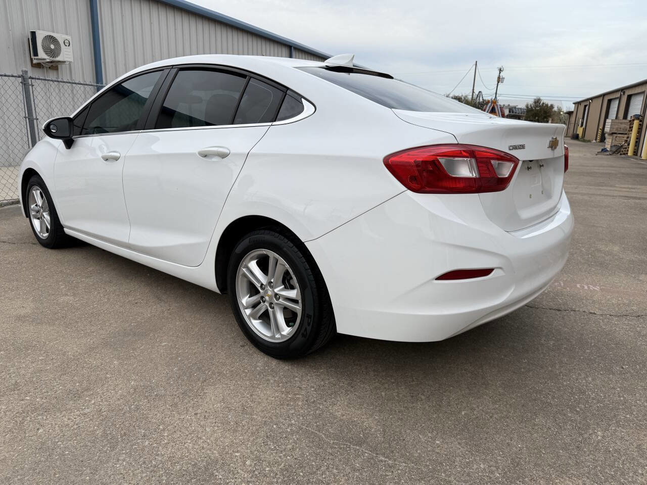 Used 2017 Chevrolet Cruze LT image 8