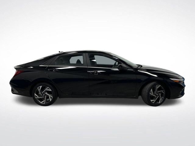 Used 2024 Hyundai Elantra SEL w/ Convenience Package image 2