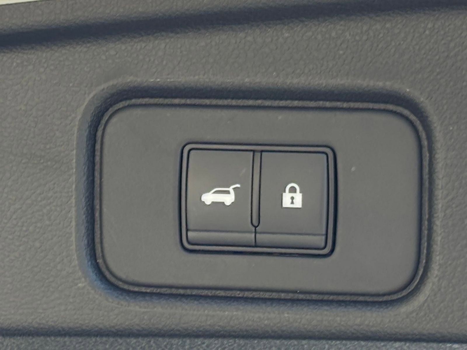 Used 2025 Nissan Pathfinder SV image 29