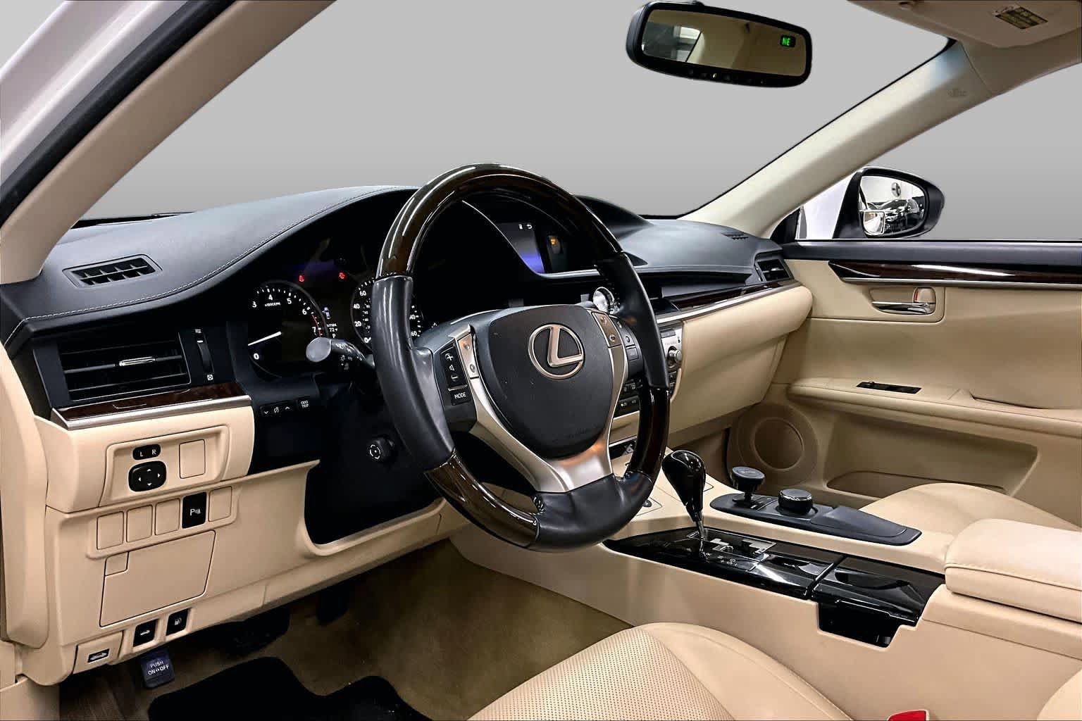 Used 2015 Lexus ES 350 w/ Premium Package FWD image 17