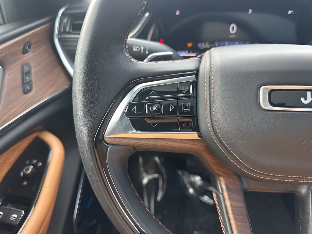 Used 2022 Jeep Grand Cherokee Summit w/ Adv Protech Group IV AWD/4WD image 17