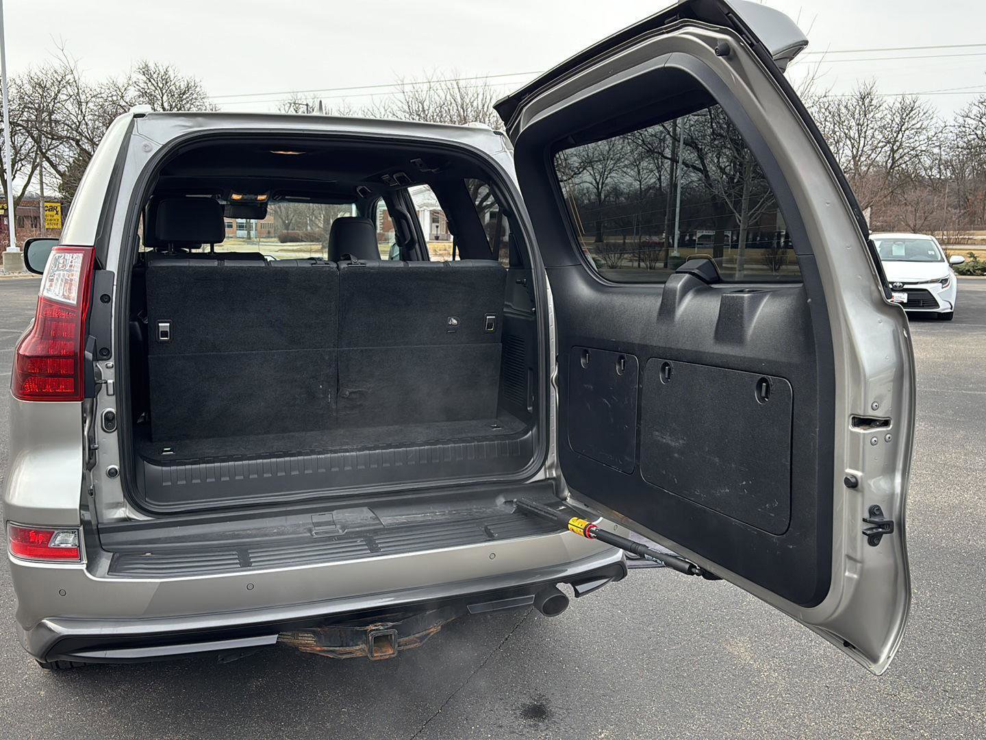 Used 2021 Lexus GX 460 Premium w/ Accessory Package image 17