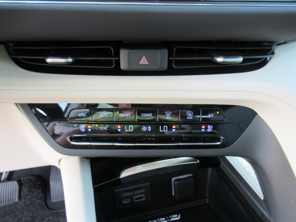 Used 2023 Buick Envision Avenir image 27