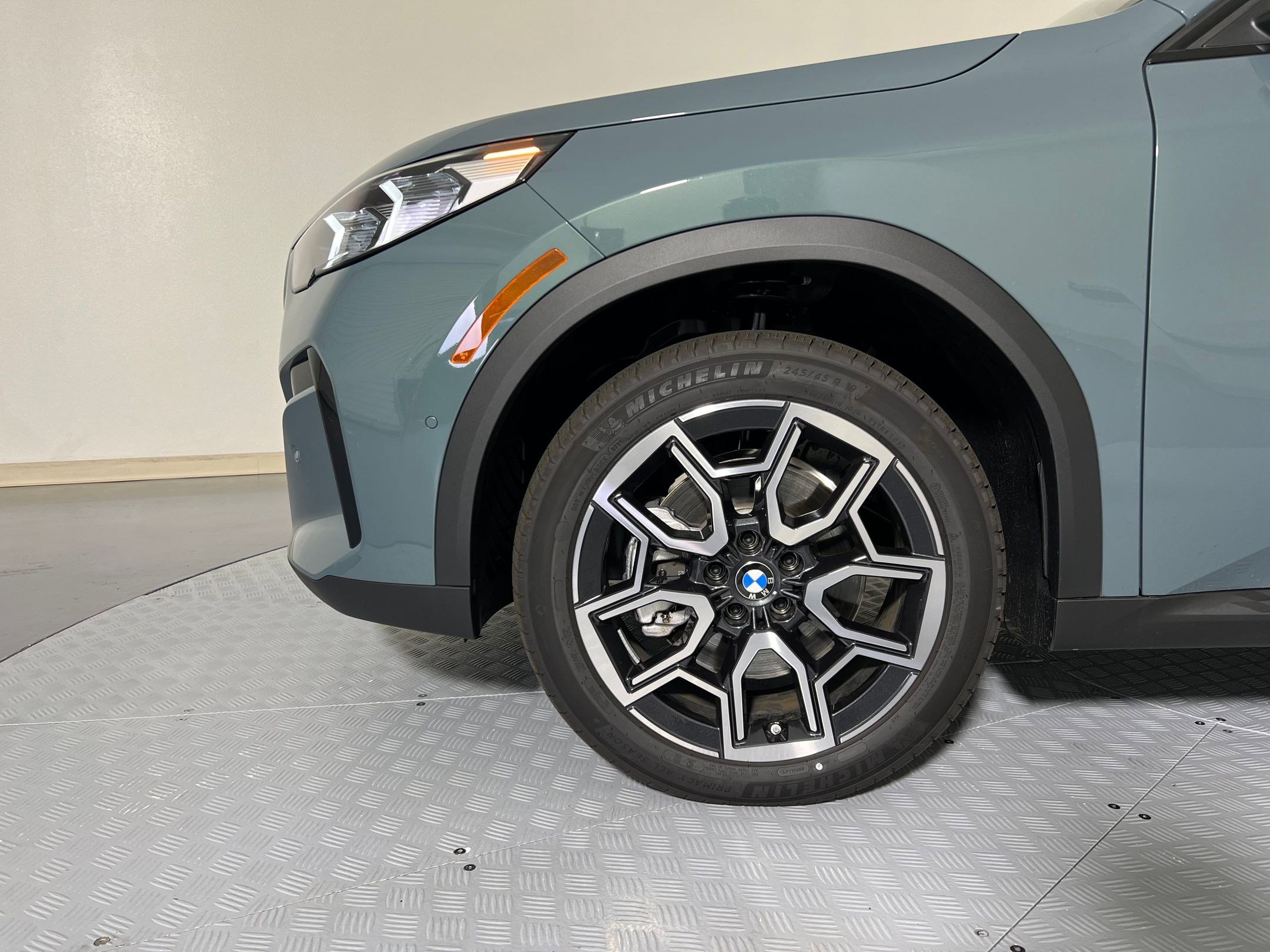 Used 2025 BMW X2 xDrive28i w/ Premium Package AWD/4WD image 11