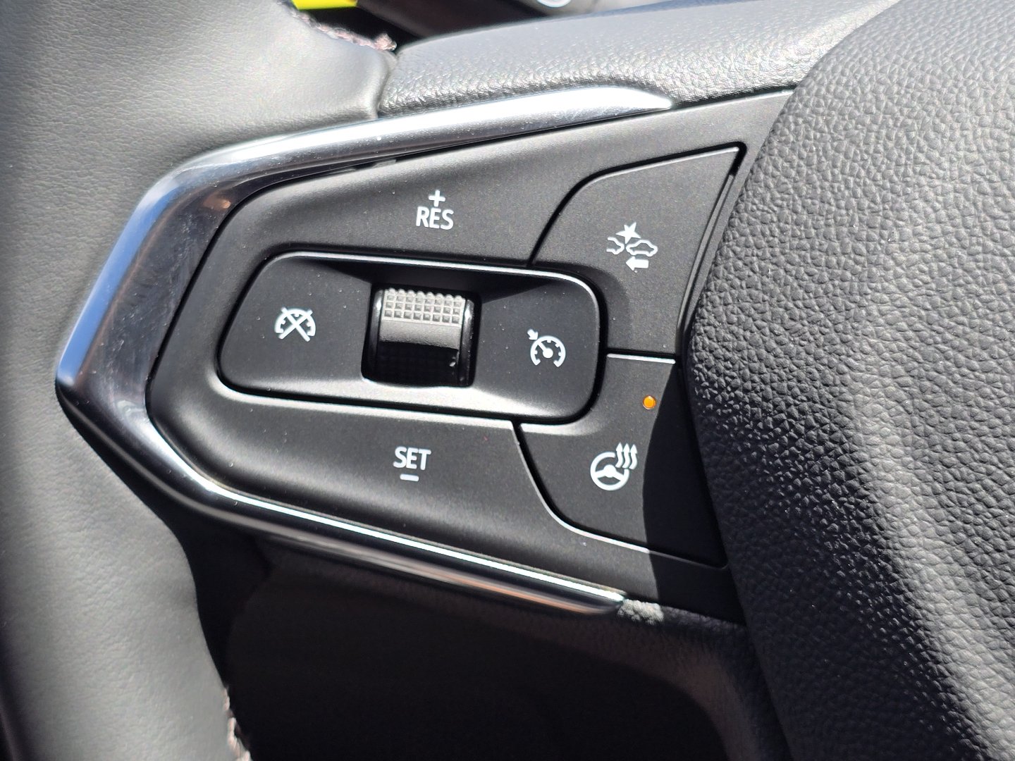 Used 2024 Chevrolet Trax ACTIV w/ Sunroof Package FWD image 12