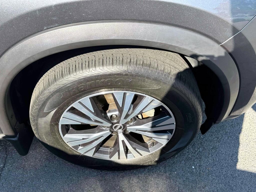 Used 2023 Nissan Rogue SV image 10