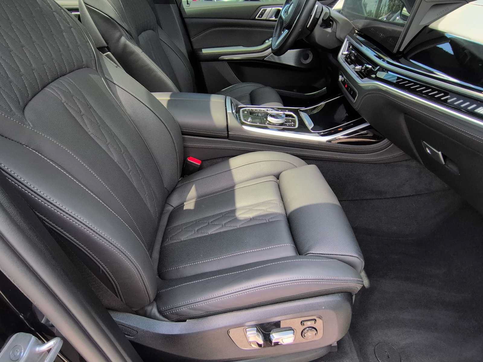 Used 2024 BMW X7 M60i w/ Executive Package AWD/4WD image 23