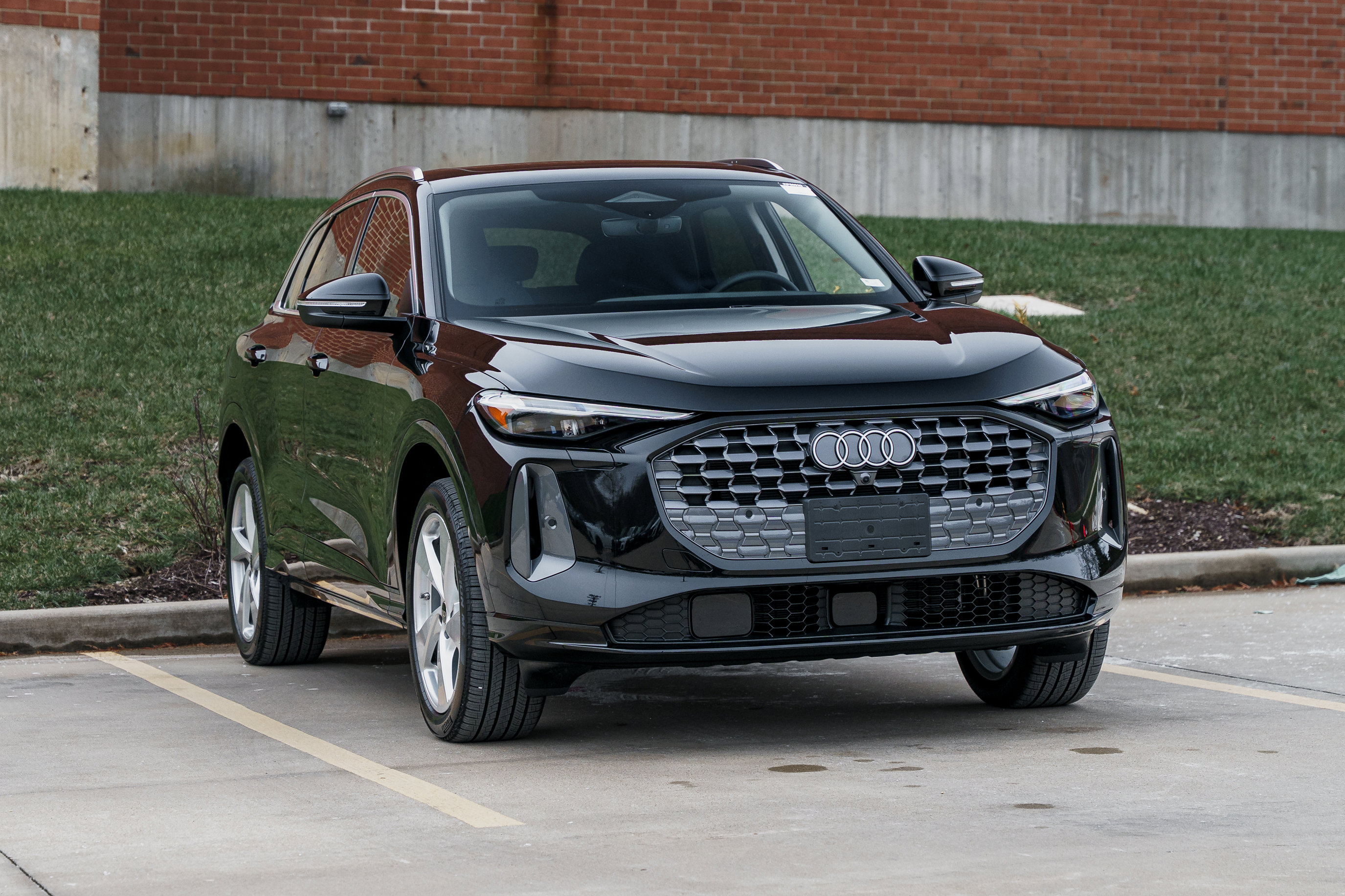 Certified 2025 Audi Q5 Premium Plus image 2