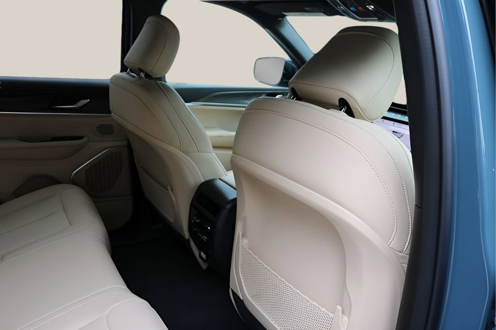 New 2026 Jeep Grand Cherokee Limited RWD image 18