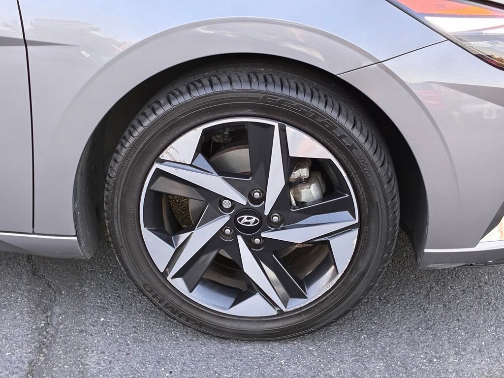 Used 2023 Hyundai Elantra Limited FWD image 46