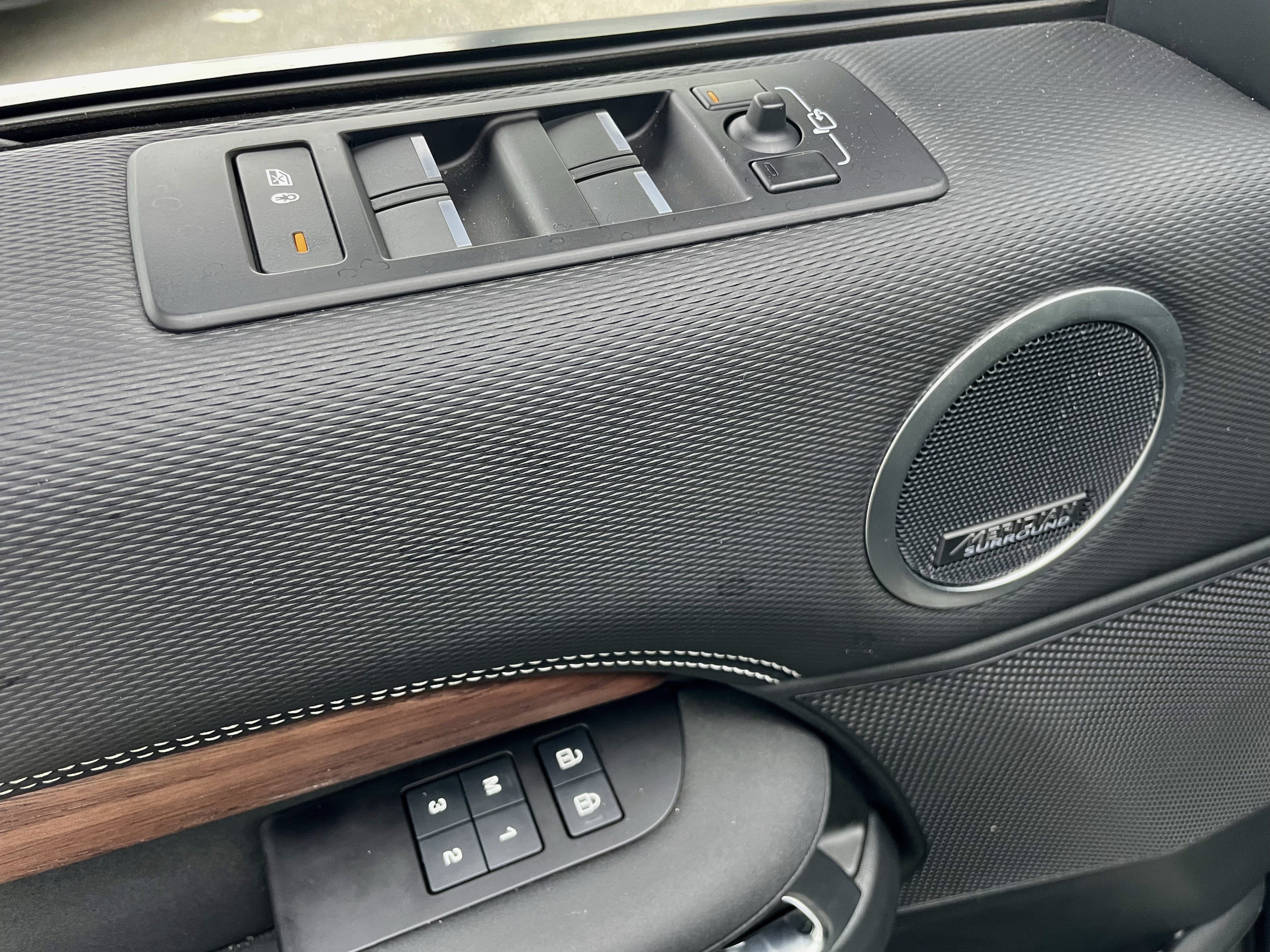 Certified 2025 Land Rover Discovery Dynamic SE AWD/4WD image 11