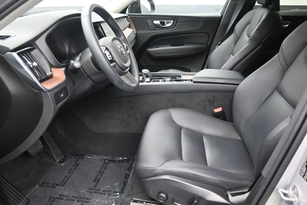 Certified 2024 Volvo XC60 B5 Plus AWD/4WD image 12