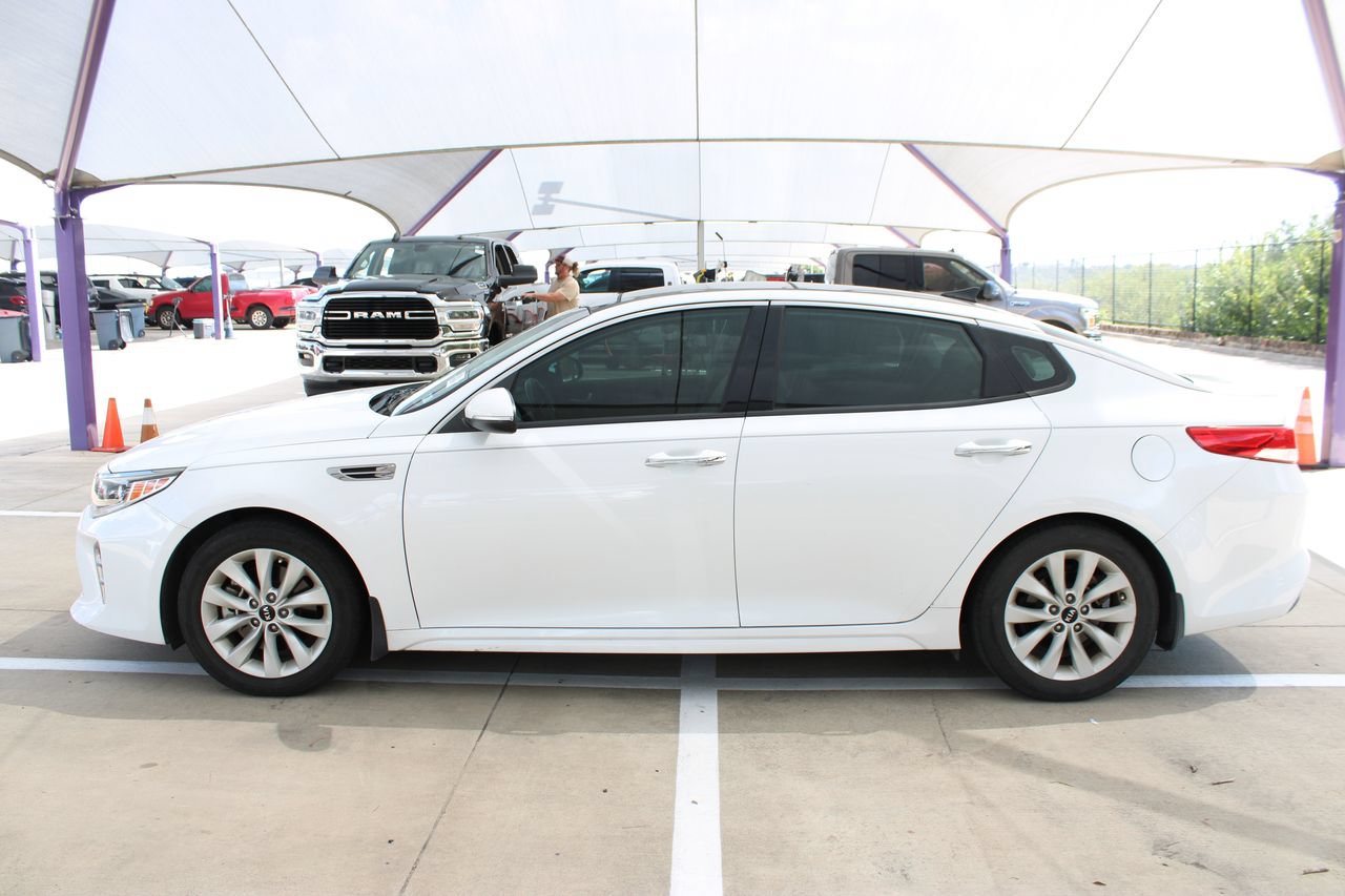 Used 2017 Kia Optima EX w/ Premium Package FWD image 2