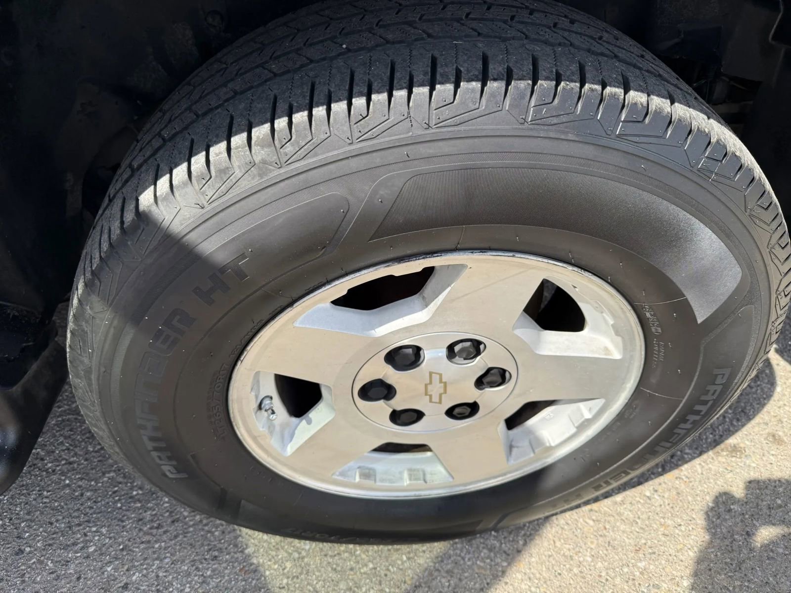 Used 2005 Chevrolet Suburban LT w/ Preferred Equipment Group image 11