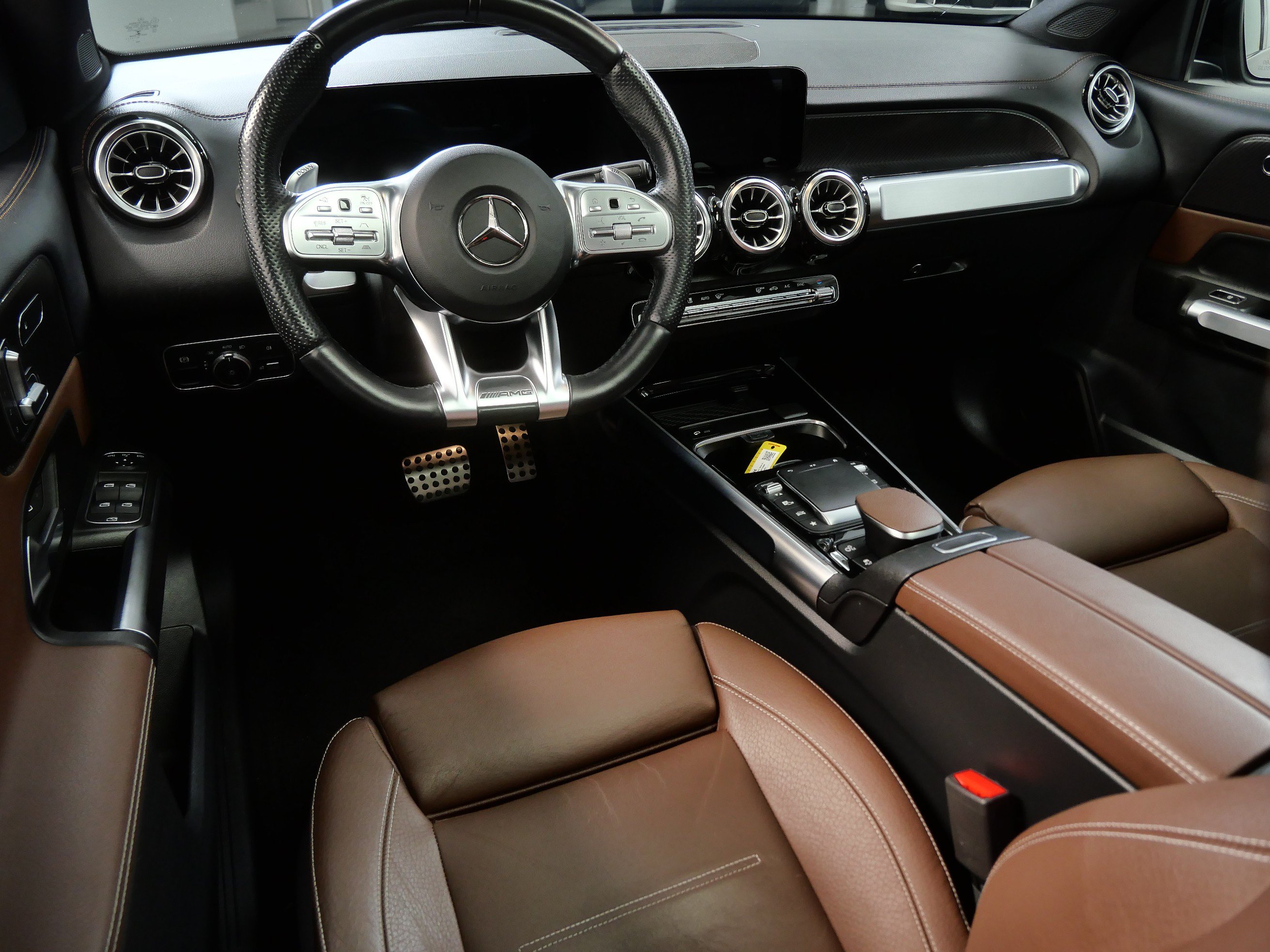 Certified 2022 Mercedes-Benz GLB 35 AMG 4MATIC image 2
