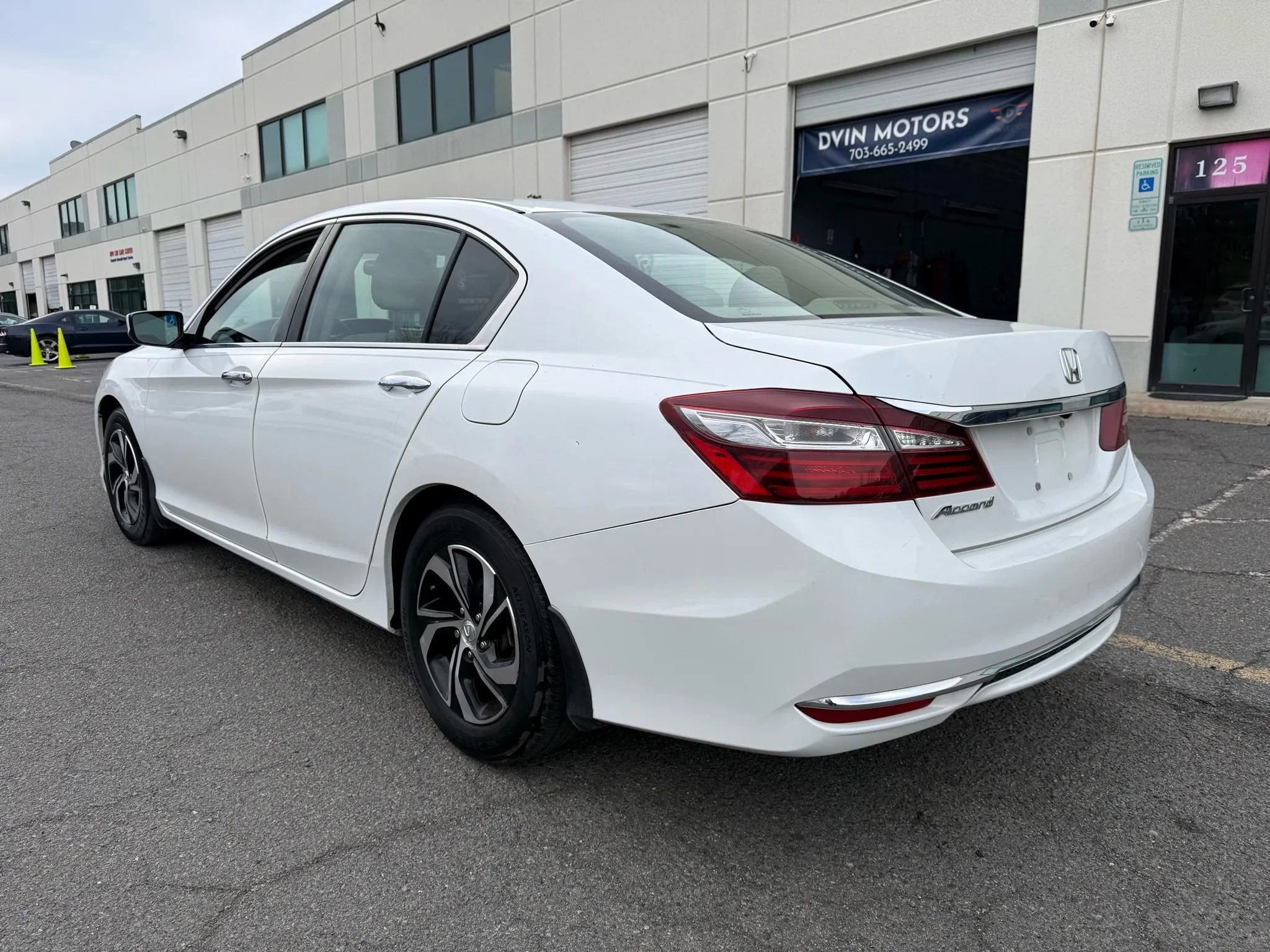 Used 2017 Honda Accord LX image 8