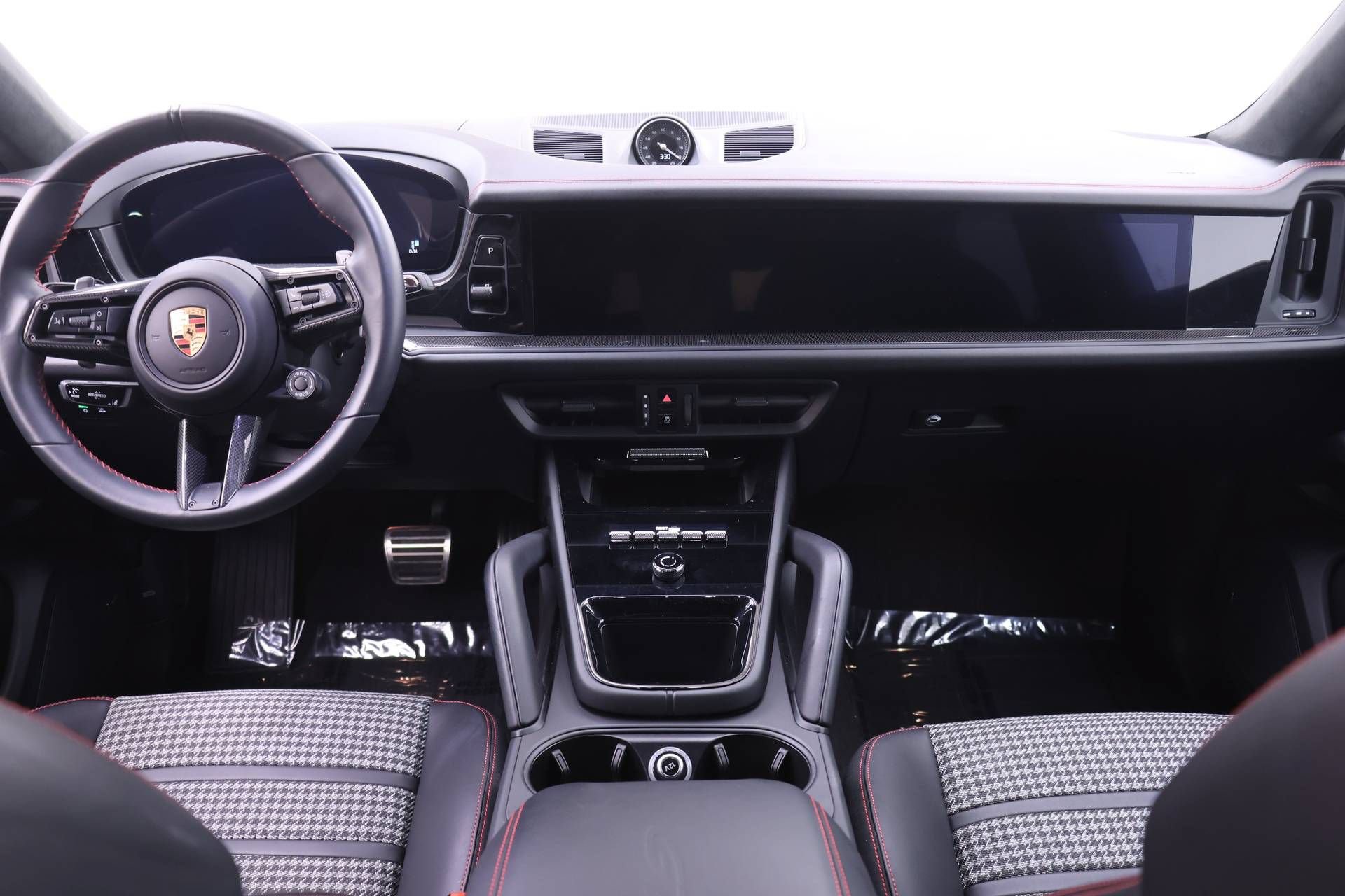 Certified 2025 Porsche Cayenne GTS AWD/4WD image 19