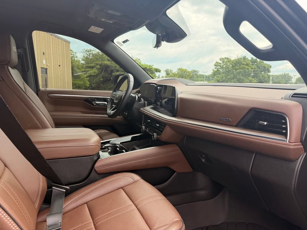 Certified 2025 Chevrolet Tahoe High Country AWD/4WD image 30
