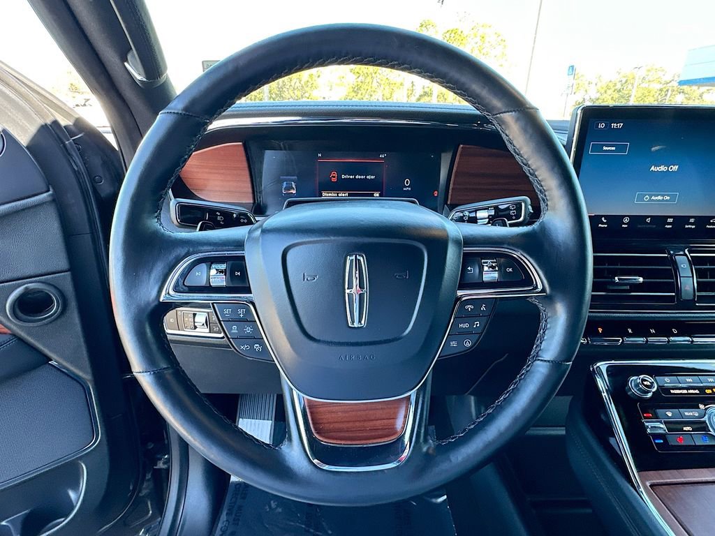 Used 2023 Lincoln Navigator Reserve image 12