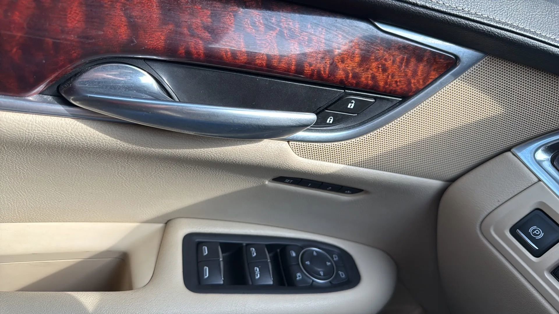 Used 2017 Cadillac XT5 Premium Luxury w/ LPO, Wheel Lock Package image 23