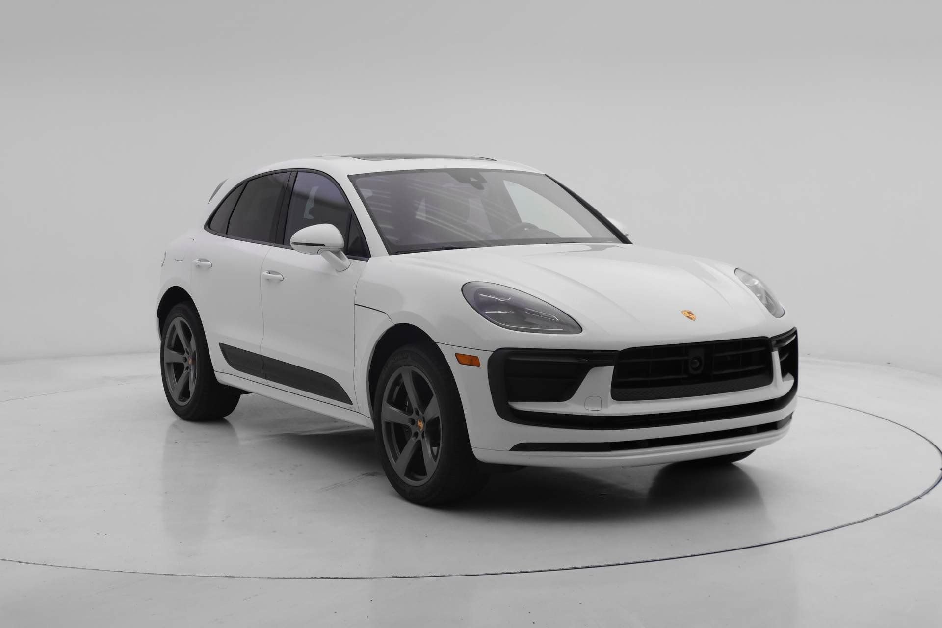 Used 2025 Porsche Macan AWD/4WD image 19