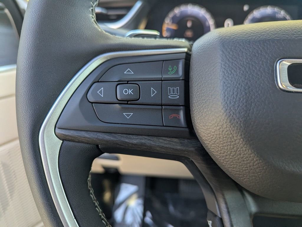 Used 2025 Jeep Grand Cherokee Limited image 27