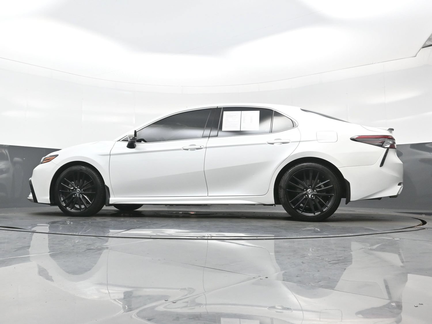 Used 2022 Toyota Camry XSE w/ Cold Weather Package FWD image 31