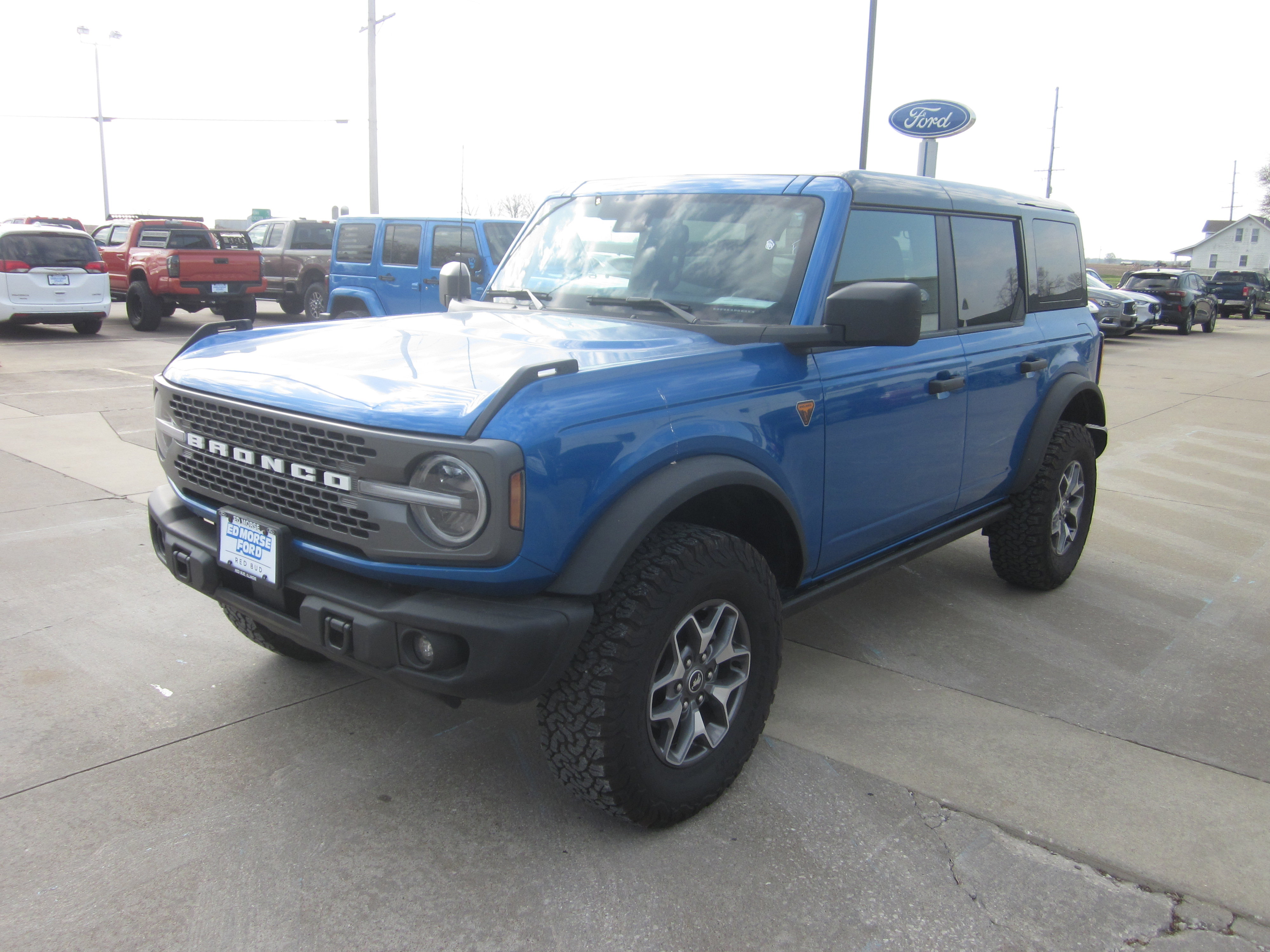 Used 2025 Ford Bronco Badlands AWD/4WD image 3