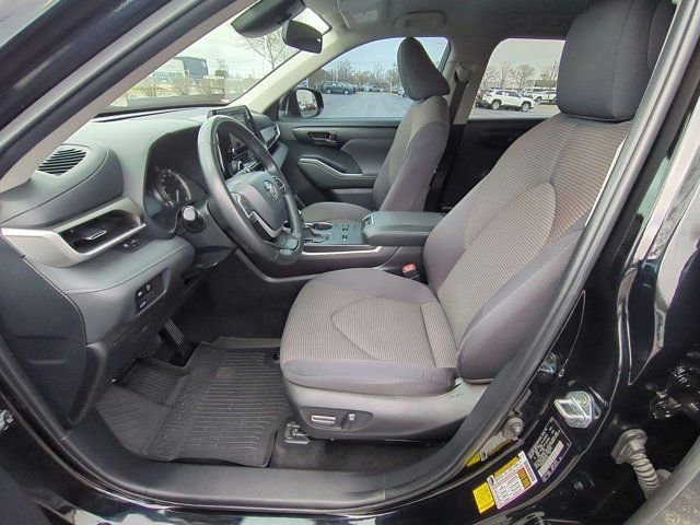 Certified 2024 Toyota Highlander LE image 8