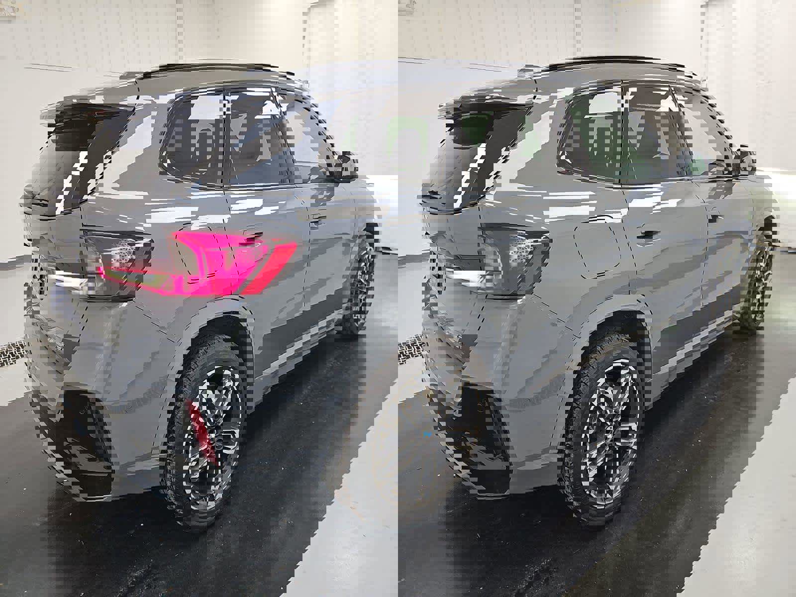 Used 2025 BMW X1 xDrive28i w/ Technology Package image 4