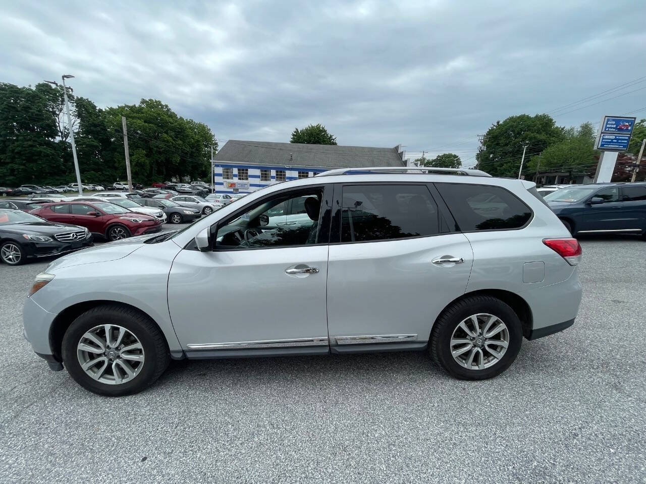 Used 2016 Nissan Pathfinder SL w/ SL Premium Package AWD/4WD image 9
