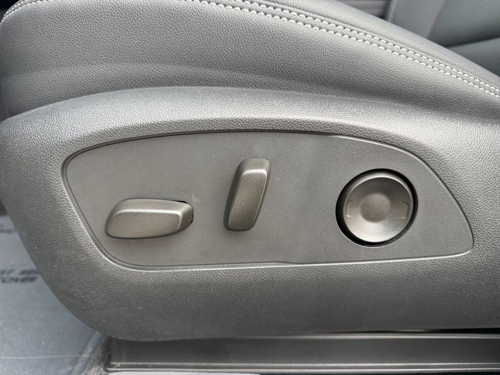 Used 2024 Chevrolet Blazer EV LT image 16