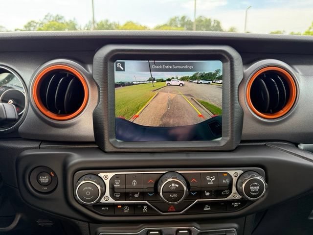 Used 2023 Jeep Gladiator Mojave w/ Cold Weather Group AWD/4WD image 20