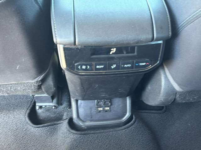 Used 2020 Toyota Highlander LE image 17