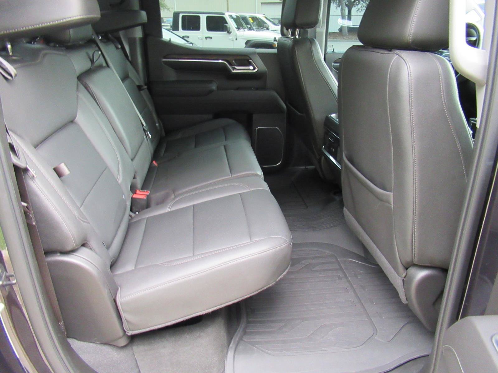 Used 2022 GMC Sierra 1500 SLT w/ SLT Premium Plus Package AWD/4WD image 36