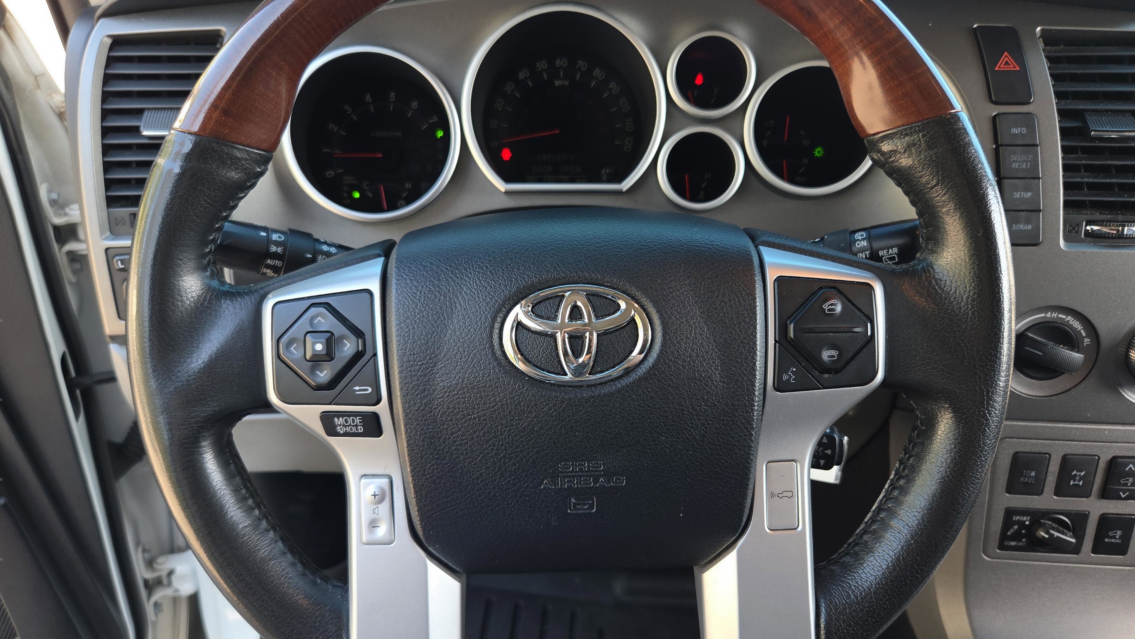 Used 2017 Toyota Sequoia Platinum image 29